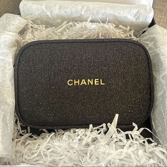 ❌Sold❌ Chanel Shimmer Pouch with Skin care set - Picture 1 of 9